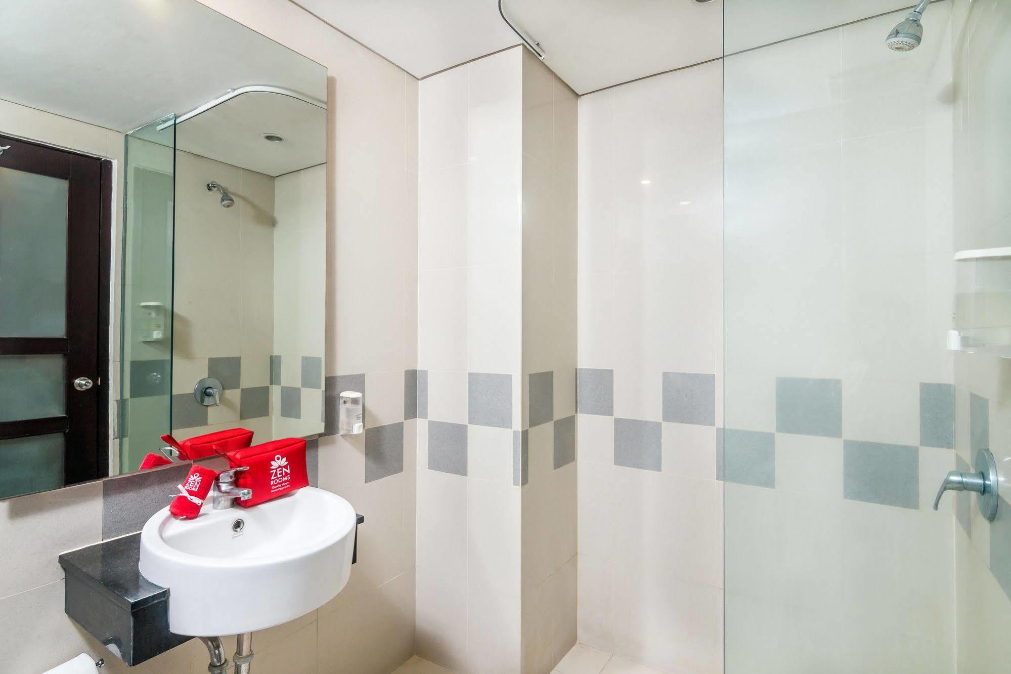 เซน รูม กูตา บีช ป๊อปปี้ เลน Hotel ภายนอก รูปภาพ